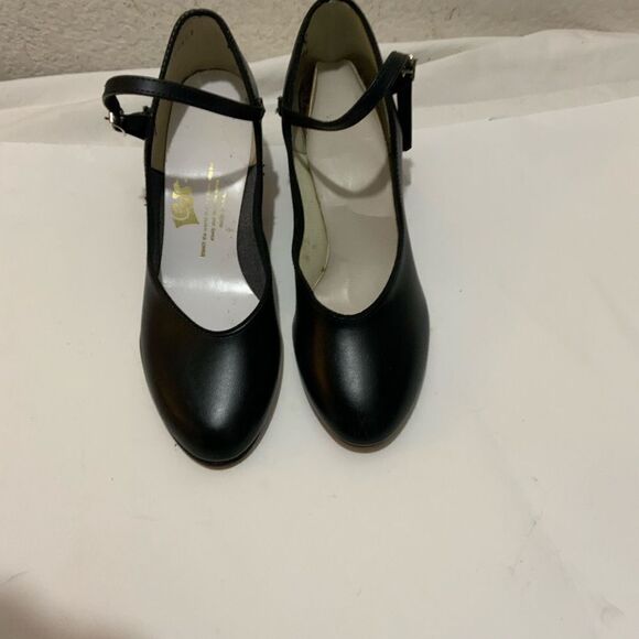 Leo’s  dance shoes- 2in heel size 5.5 N - Picture 1 of 8